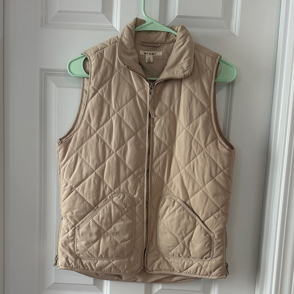 Size small Beige Quilted Vest